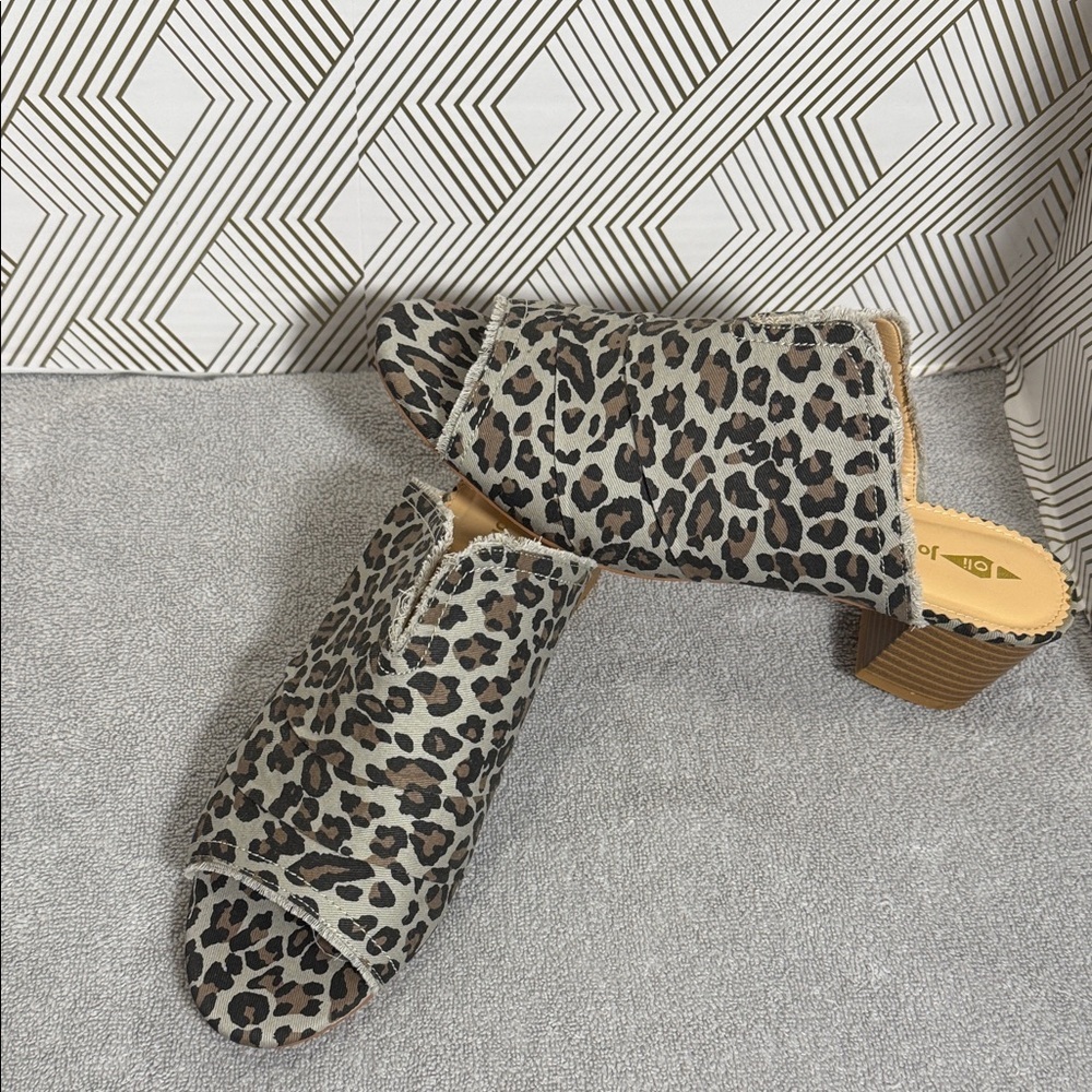 Jolimoll‎ mules Leopard Print Women's size 10 Mules slip on easy on animal print
